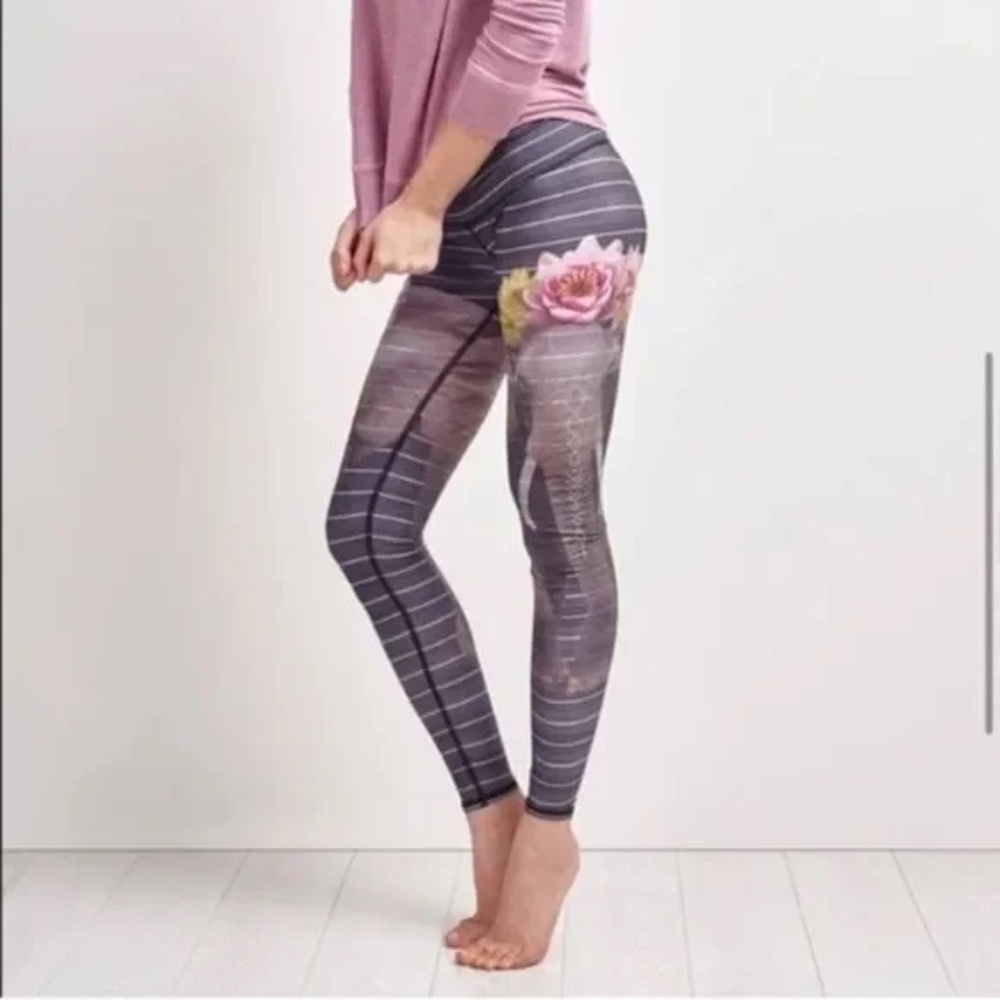 Teeki Hot Pants Love The Elephant Yoga Activewear Leggings High Rise Size Small